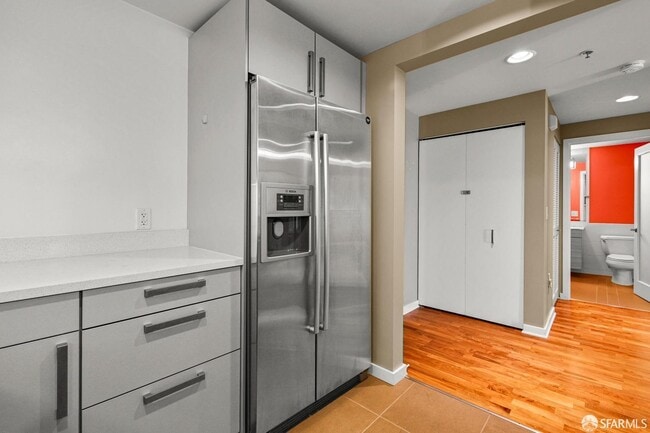 Building Photo - 555 4th St