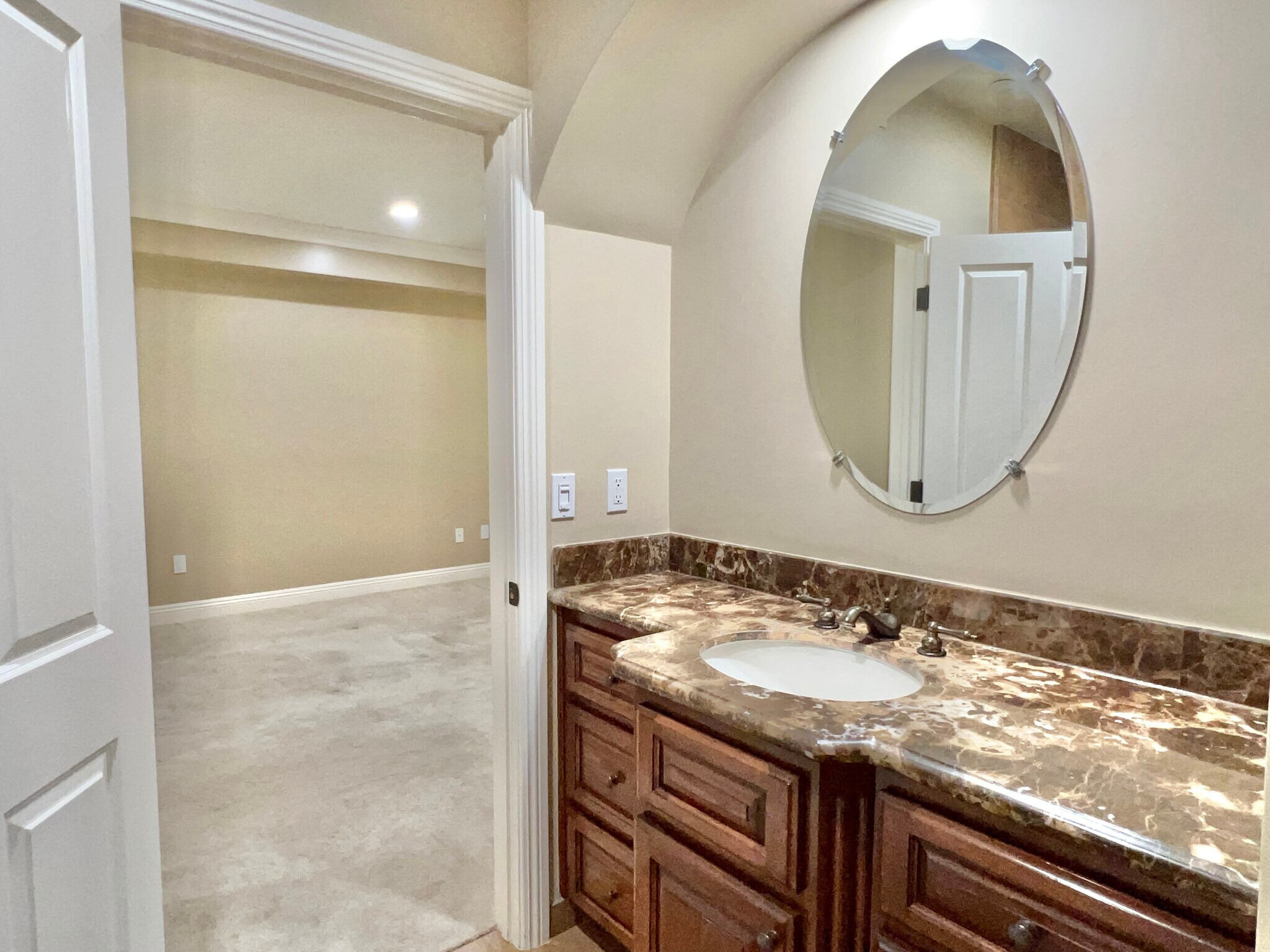 Building Photo - 3844 Tilden Ave