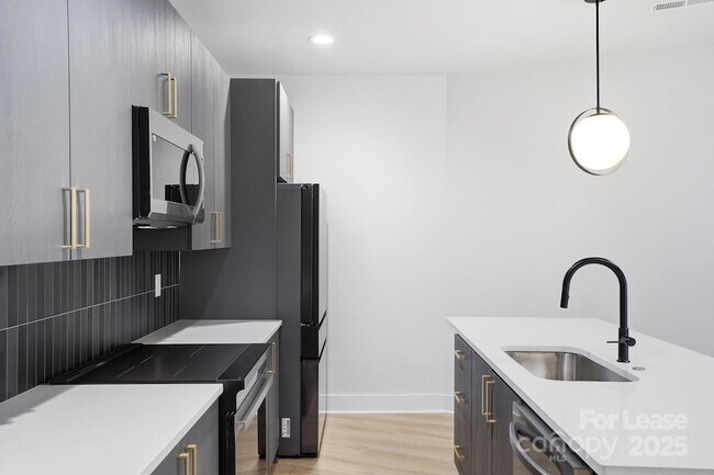 Building Photo - 1306 Carolyn Dr