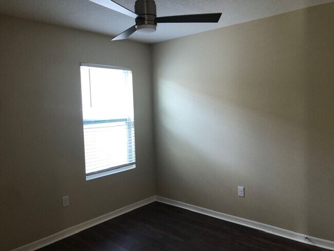 Building Photo - 4/2 with great FENCED in yard and upgraded!