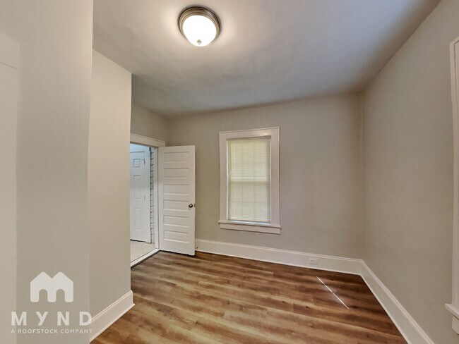 Building Photo - 401 Skyland Ave