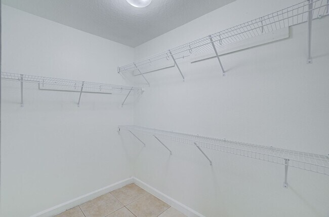 Building Photo - Very Nice 3/2 Home w/ Fenced Yard in St. Cloud with Bonus Room