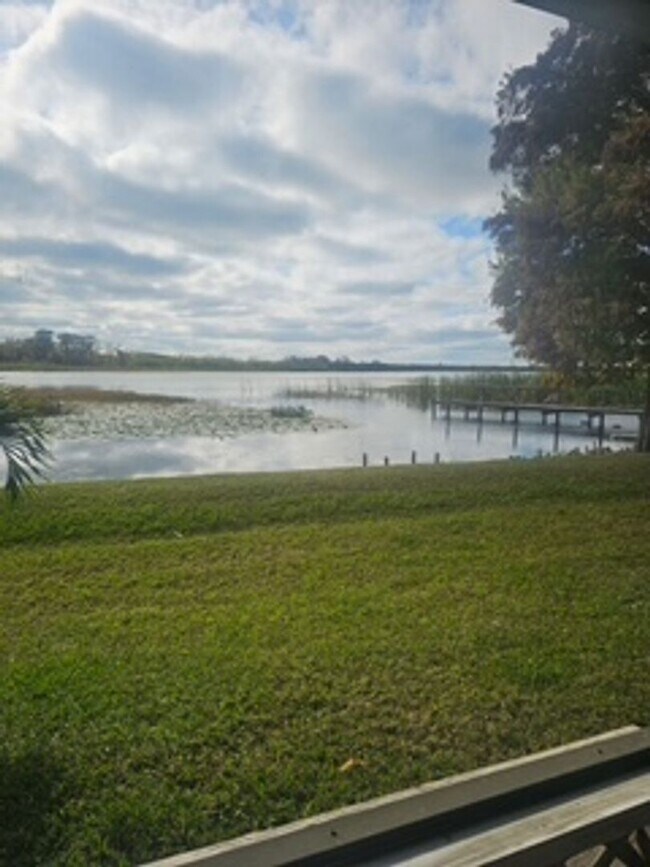 Building Photo - 2 bed 2.5 bath Lake Front Townhouse