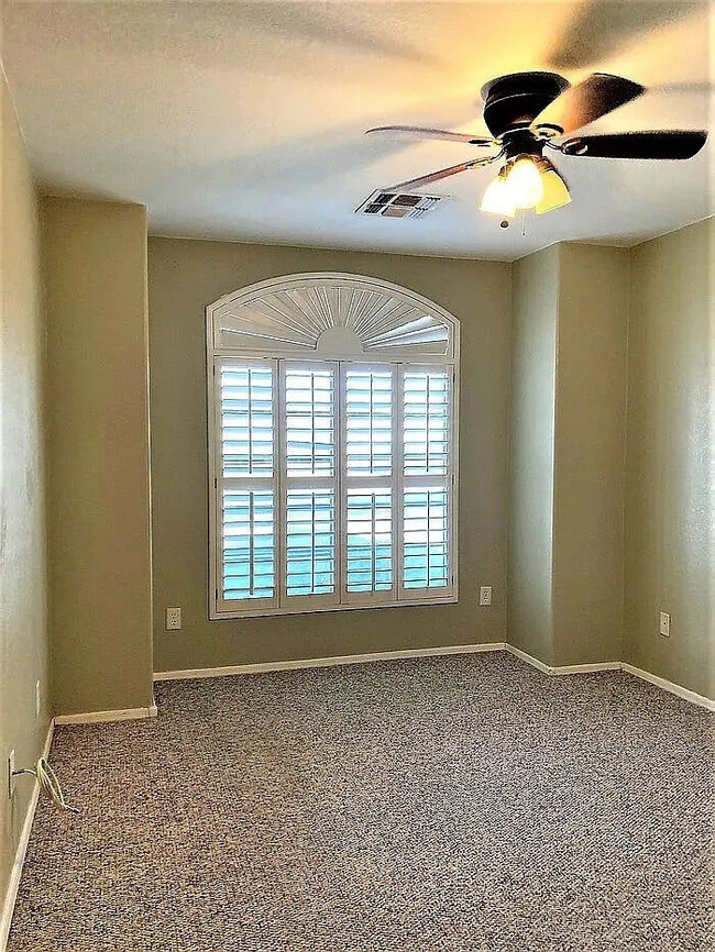 Building Photo - Beautiful 3-bedroom 2-bathroom