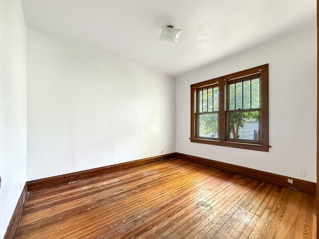 Building Photo - 1506 70th St