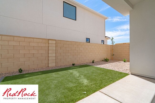 Building Photo - BEAUTIFUL HOME in Desert Color!