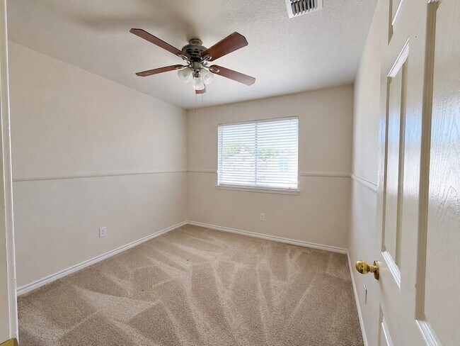Building Photo - 709 Ridgemont Dr