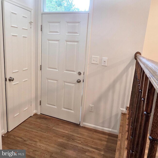 Building Photo - 10617 Pine Haven Terrace