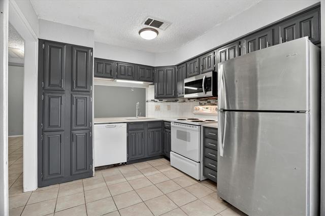 Building Photo - 231 Shady Ln Dr