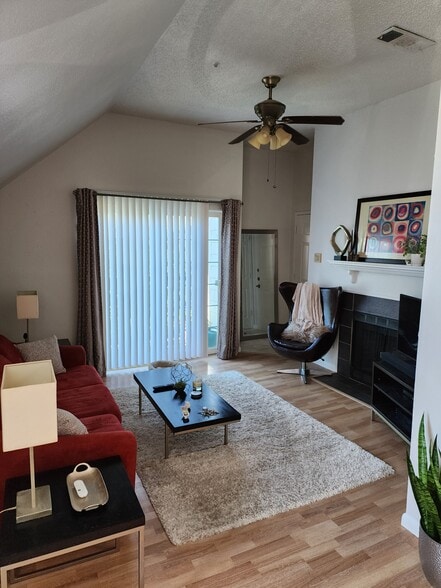 Example of furnished uni - 3701 Cedarplaza Ln