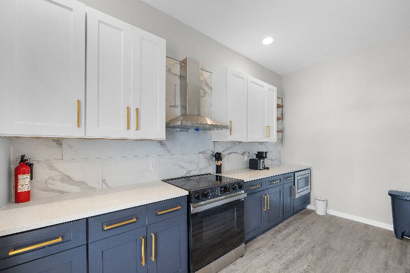 Building Photo - 3300 NW 15th Ln