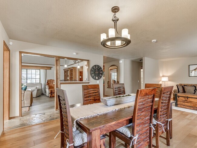 Building Photo - Fully Furnished Short Term Rental