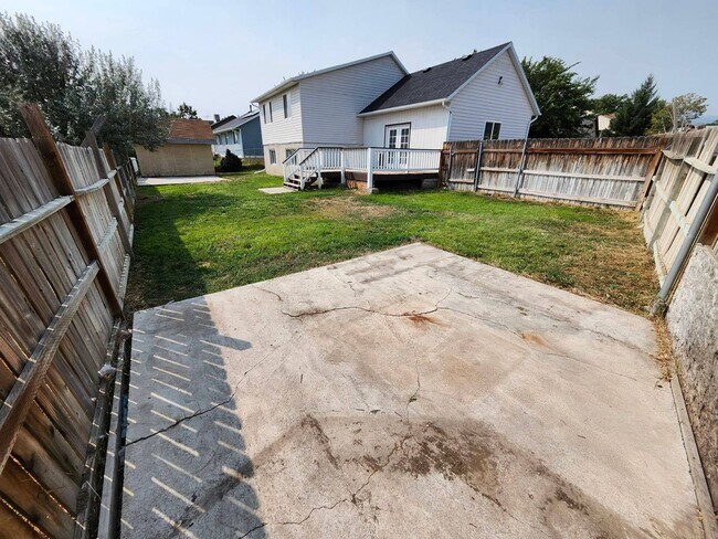 Building Photo - Newly Renovated 3 Bed 2 Bath Home in Kearns!!!