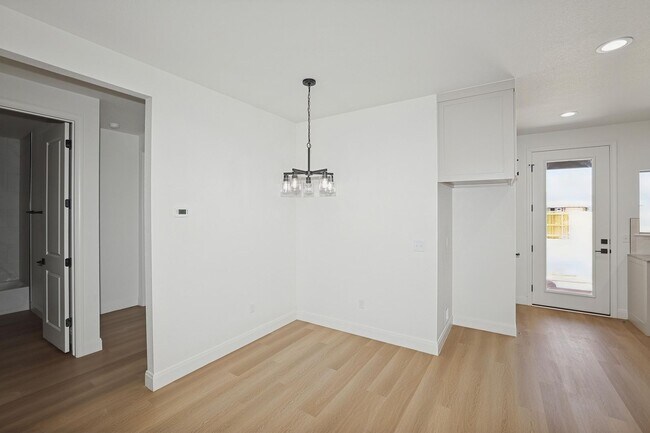 Building Photo - 10374 Tierra Santa Dr