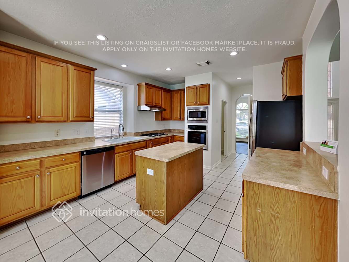 Building Photo - 1120 Sunset Lakes Dr