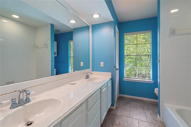 Building Photo - 98 E Greywing Ct