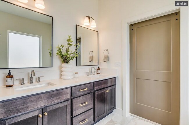 Building Photo - 113 N Ciderbluff St