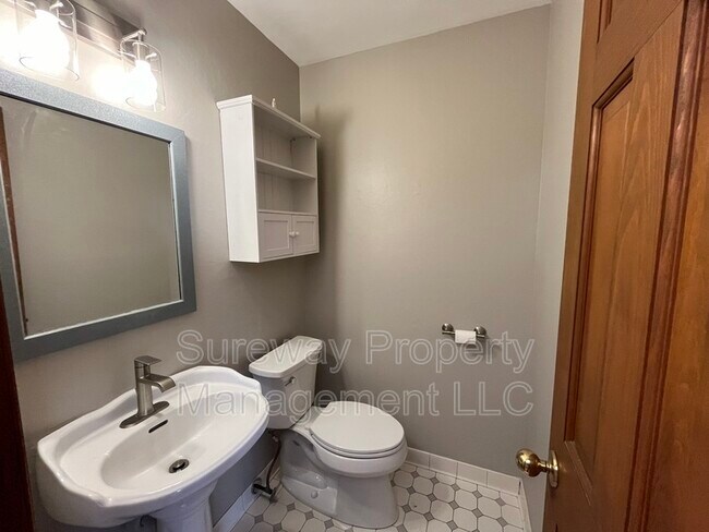 Building Photo - 513 Glenmere Ave