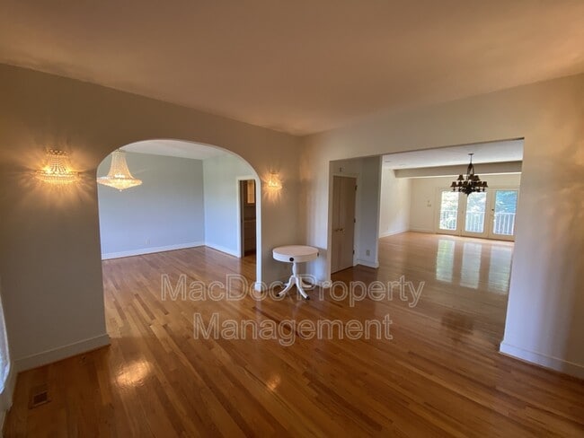 Building Photo - 11225 N Club Dr
