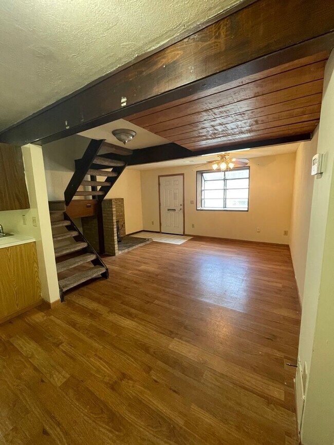 Building Photo - 64 W Northwood Ave