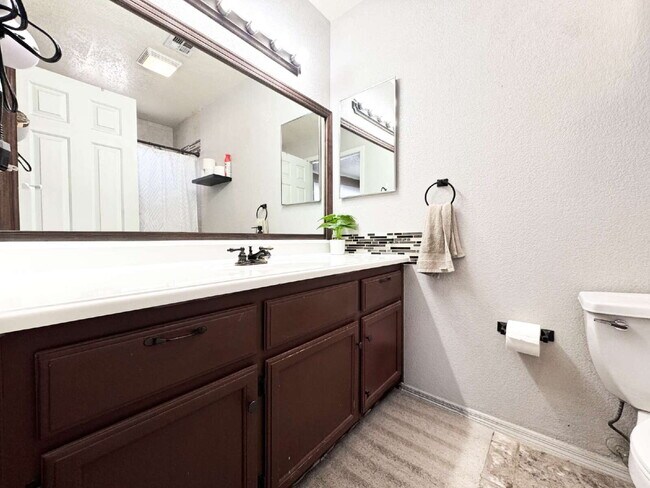 Building Photo - “Spacious 4-Bedroom, 2-Bath Home with Solar Panels in Yuma”