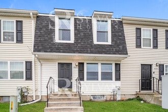 Building Photo - Beautiful 3BR 3BA Townhome