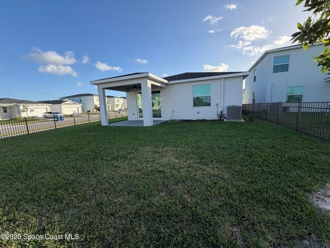 Building Photo - 1919 Croft Inlt Dr NW