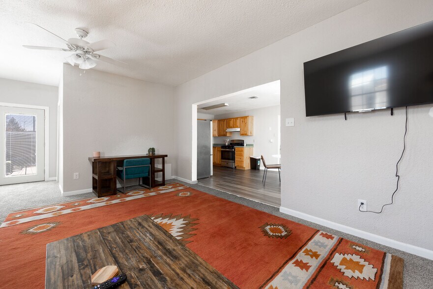 Building Photo - 3708 Sierra Vista Dr