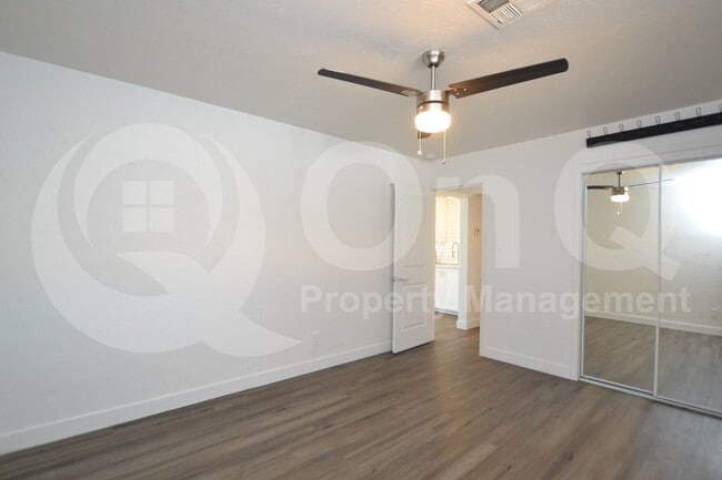 Building Photo - 1202 E Kaler Dr