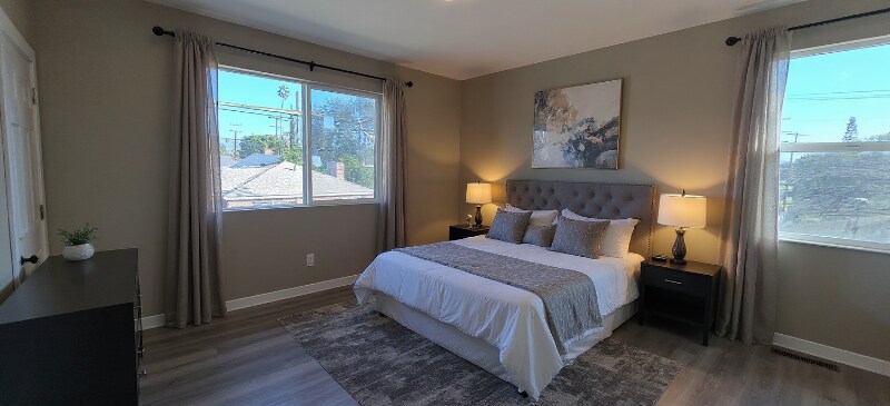 Building Photo - 10663 Encino Ave