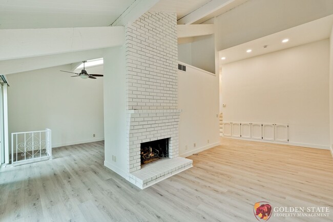 Building Photo - Spacious 2-Bedroom, 2-Bath Townhome in Pri...