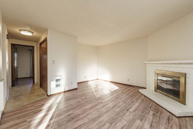 Building Photo - Updated 1 Bed / 1 Bath Upper-Level Condo with Balcony, Garage & A/C — Gated Community!