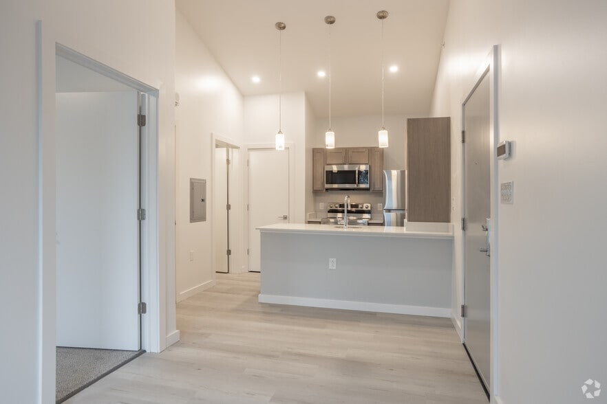 1BD, 1BA - 478-675SF - Franklin West