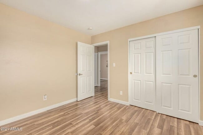 Building Photo - 7361 W Shangri La Rd