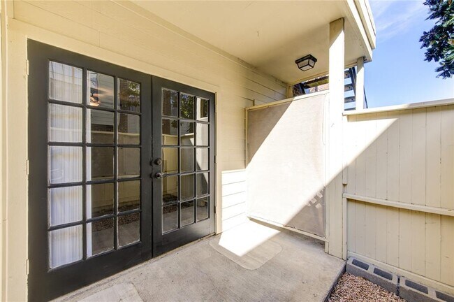 Building Photo - 2121 El Paseo St