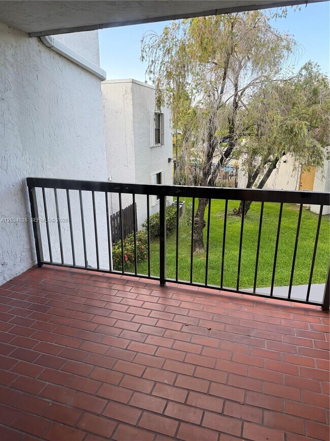 Building Photo - 9429 Fontainebleau Blvd