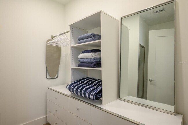 Building Photo - 1703 N Tamiami Trl