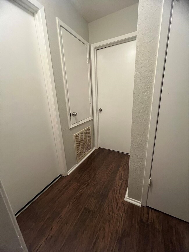 Building Photo - 119 Lazy Ln