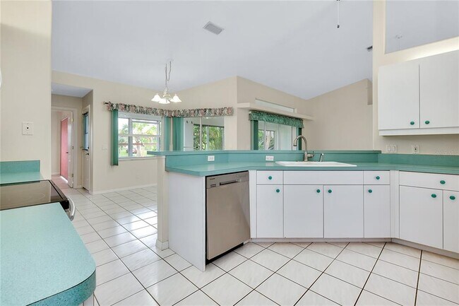 Building Photo - 15140 Lyneburg Ave