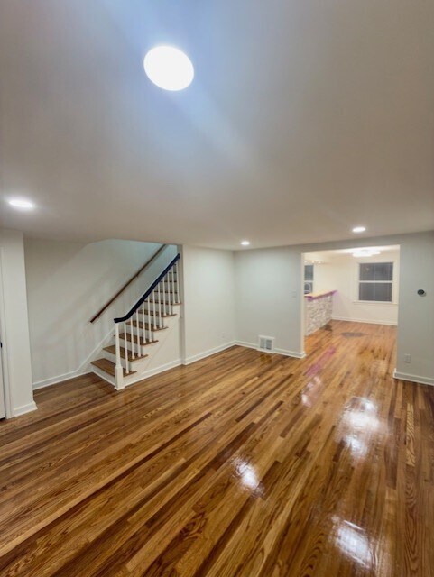 Building Photo - 352 S 25th St