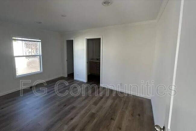 Building Photo - 711 Leasburg Rd