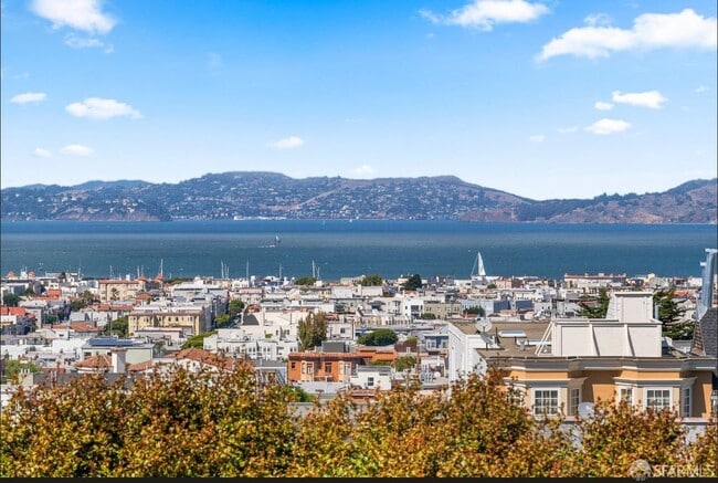 Building Photo - 2470 Broadway