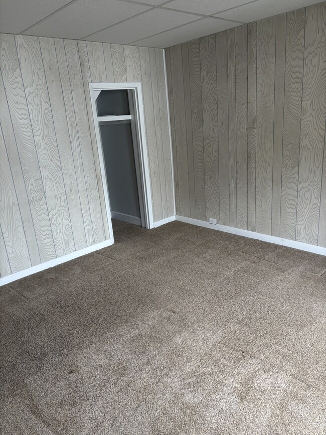 Building Photo - 2 S Vine St