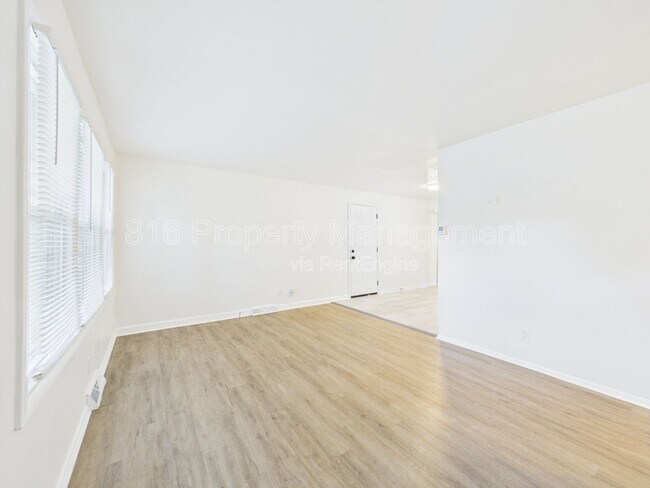 Building Photo - 11018 Booth Ave