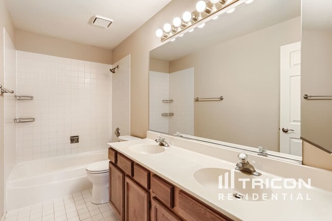 Building Photo - 1720 Westbury Dr