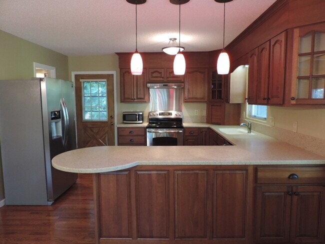 Building Photo - 404 Wintergreen Dr