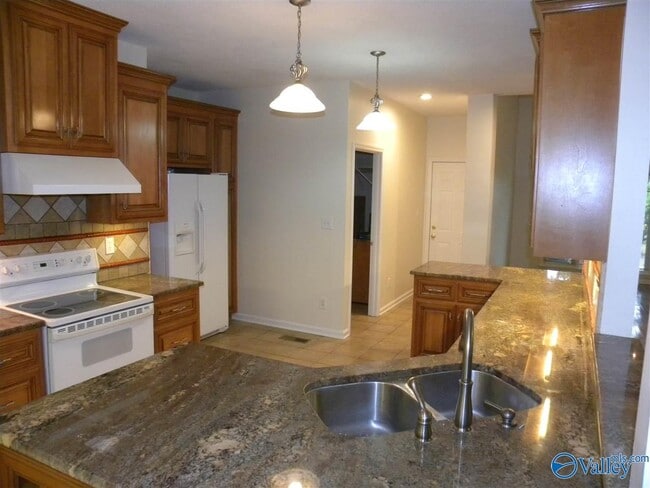 Building Photo - 104 Nobleton Ln NW