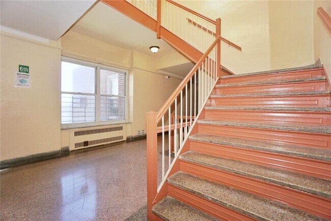 Building Photo - 7 9th St