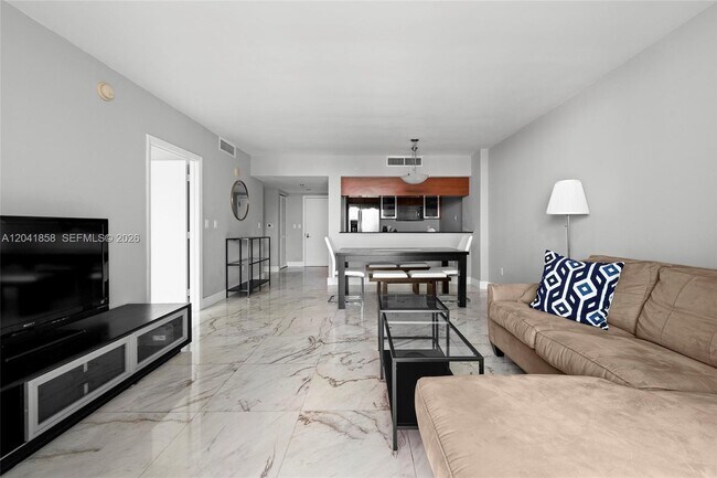 Building Photo - 1800 N Bayshore Dr