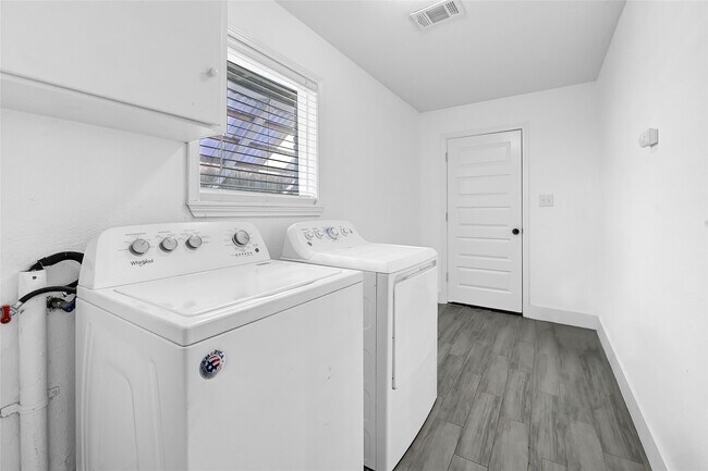 Building Photo - 8010 Ocean Dr